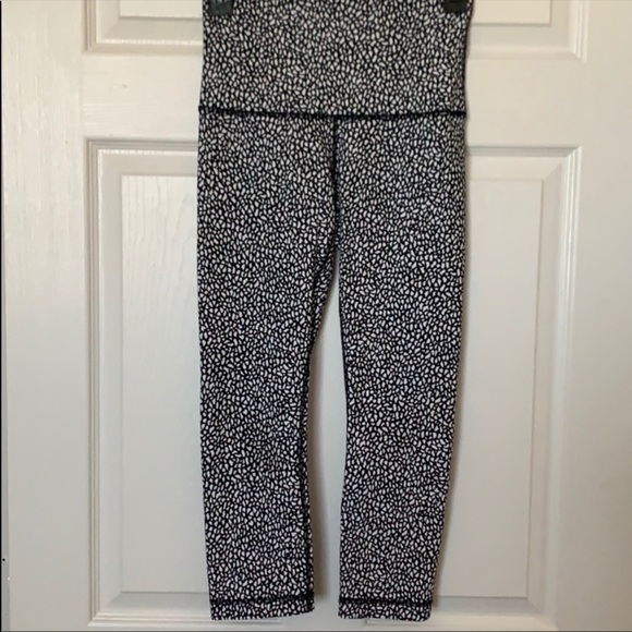 Lululemon Wunder Under Crop - Picture 5 of 10